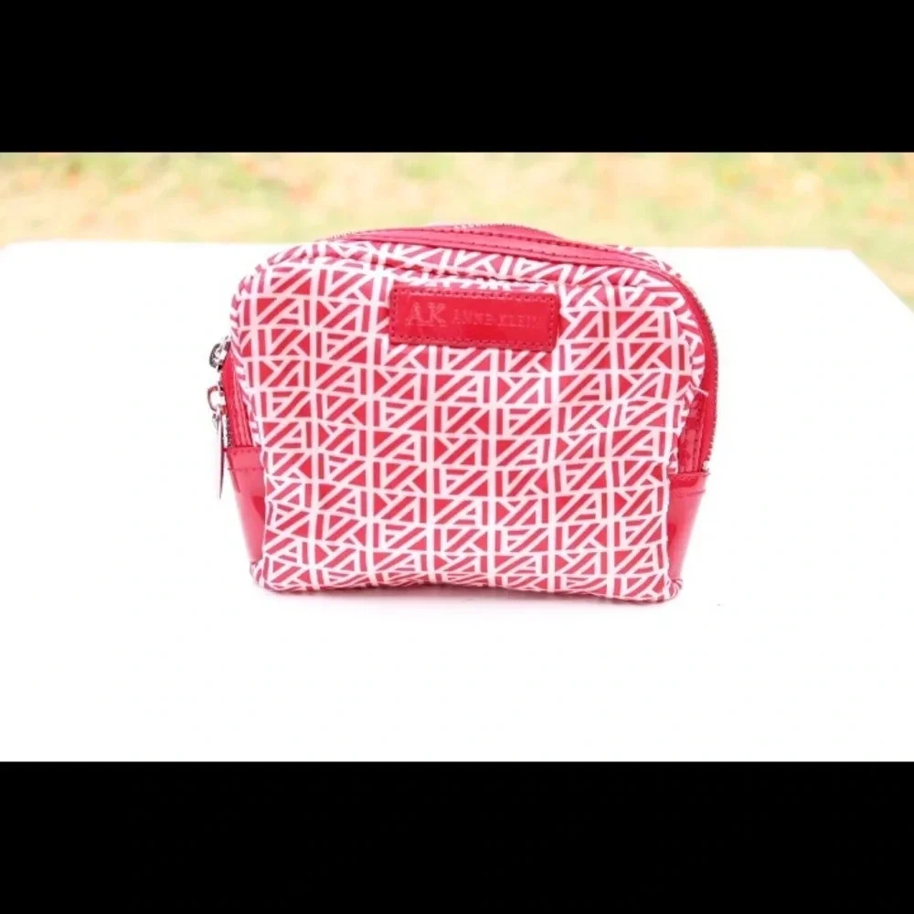 NWOT Anne Klein cosmetics bag